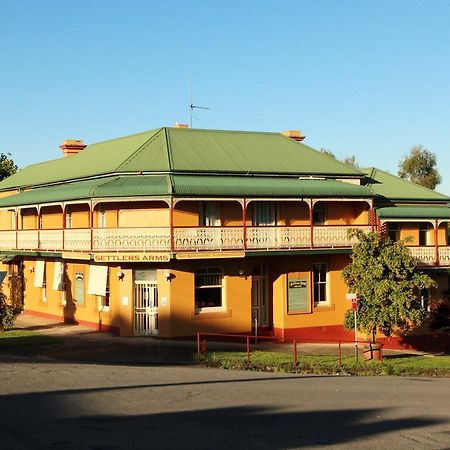 Settlers Arms Hotel Dungog Exterior photo