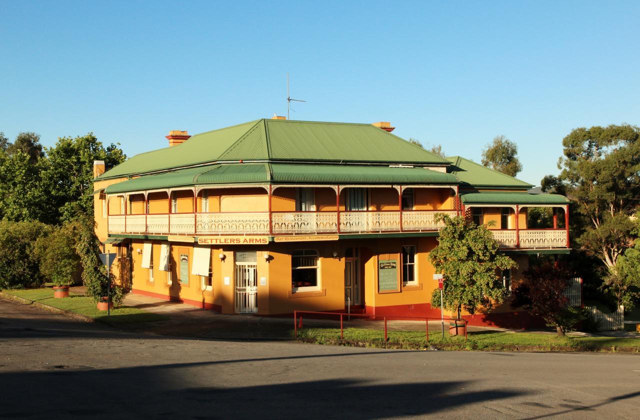Settlers Arms Hotel Dungog Exterior photo