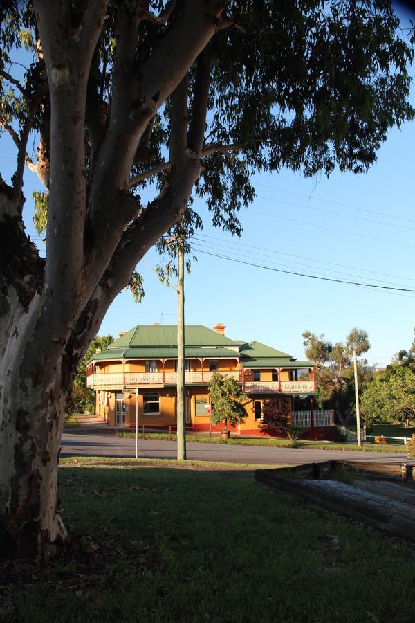 Settlers Arms Hotel Dungog Exterior photo